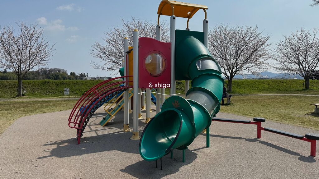 北川原公園の複合遊具
