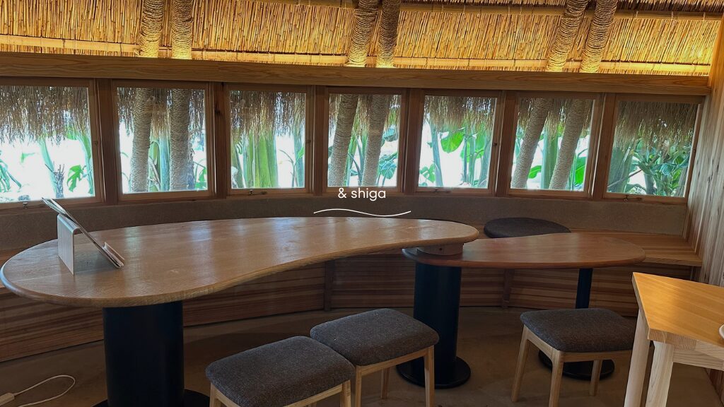 シンビオシスファーム琵琶湖の形をしたテーブル